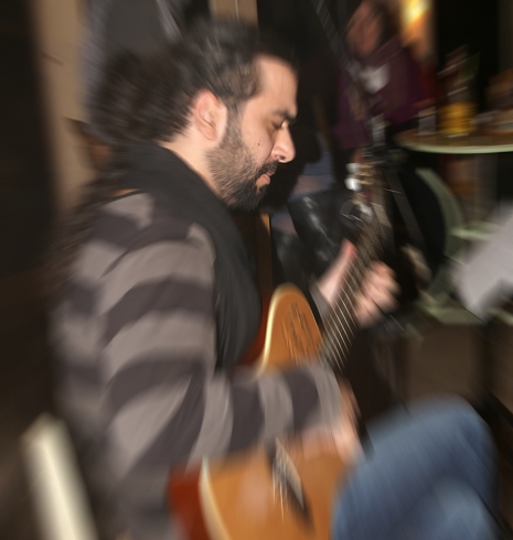 PICT 1354 small Giorgos Limakis guitar blurred.jpg - 111512 Bytes